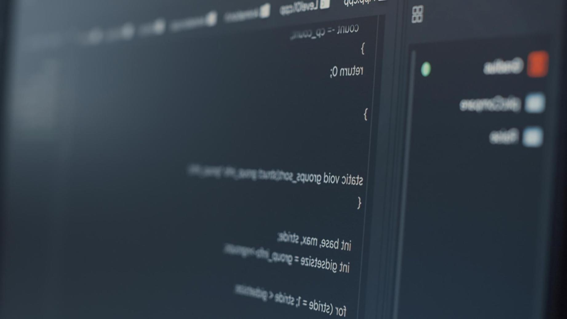 Instrutor explicando conceitos de arquitetura mobile