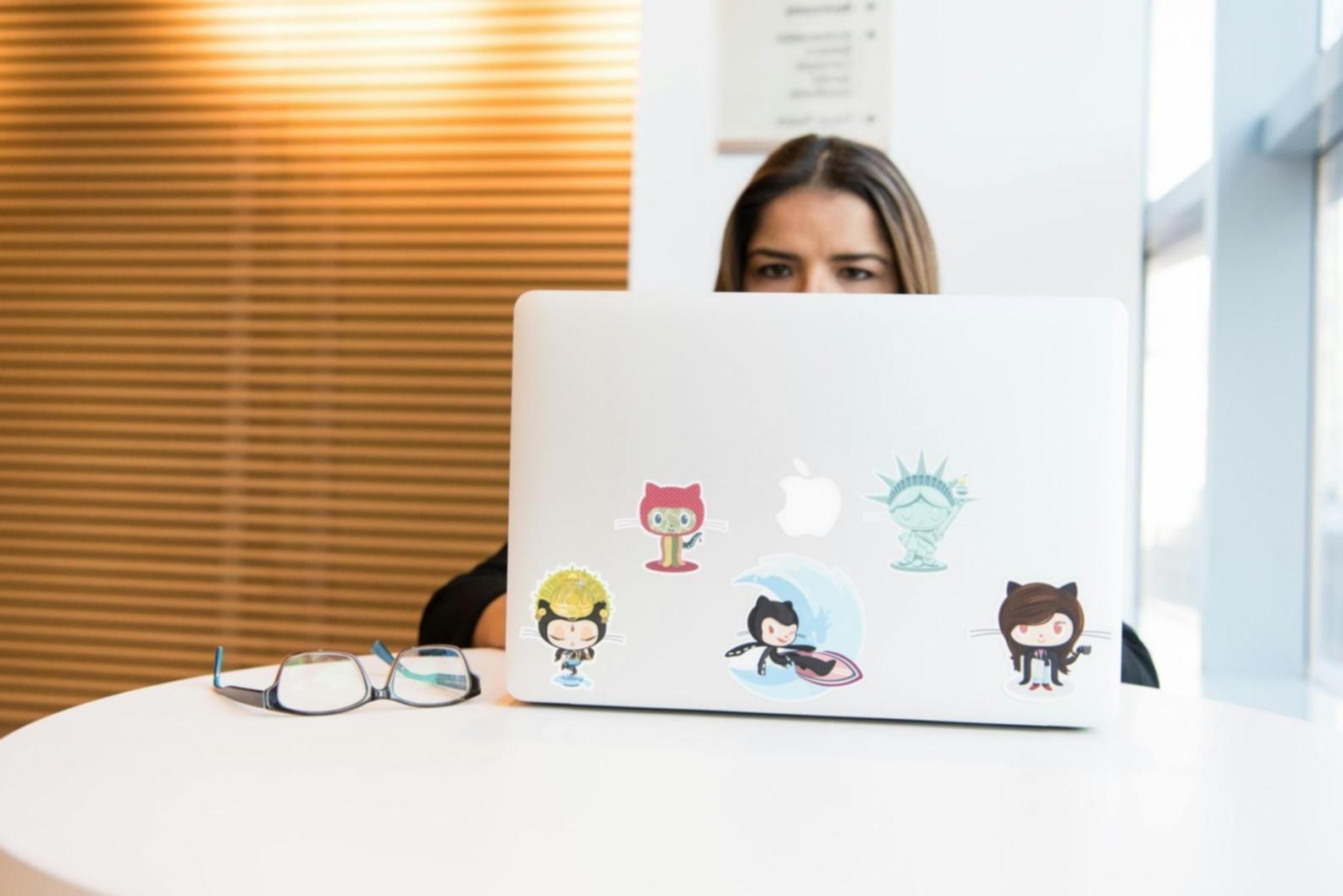 Desenvolvedor trabalhando em arquitetura de jogos móveis